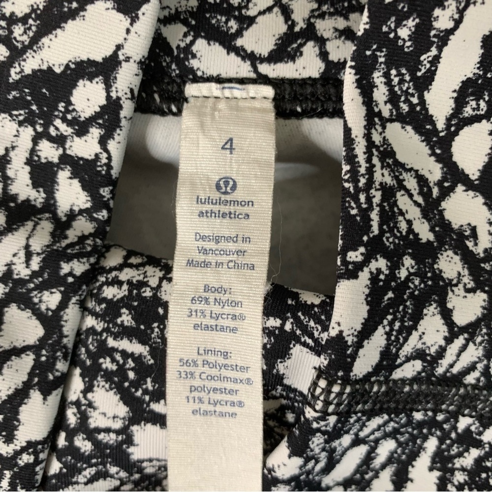 Lululemon womens black white printed biker shorts 4 5” - Picture 6 of 7